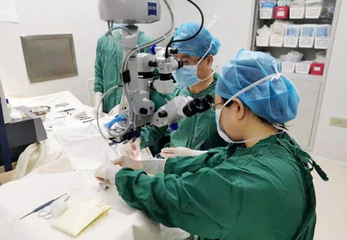著名專家回家鄉(xiāng) 疑難眼病終得治 全國著名眼科專家趙明威教授來本溪市中心醫(yī)院開展診療活動(dòng)
