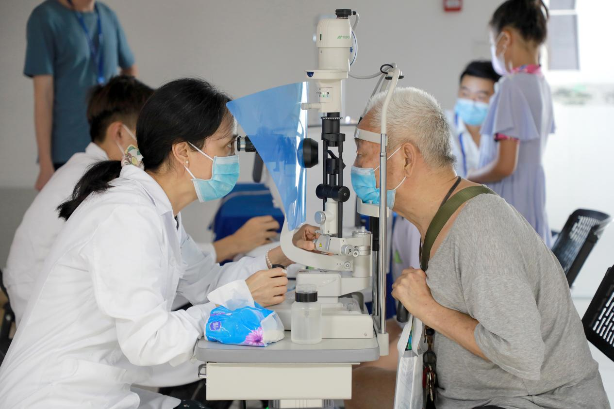 深圳?，斞劭茢y手皇崗社區(qū)黨群服務(wù)中心開(kāi)展眼健康義診活動(dòng)